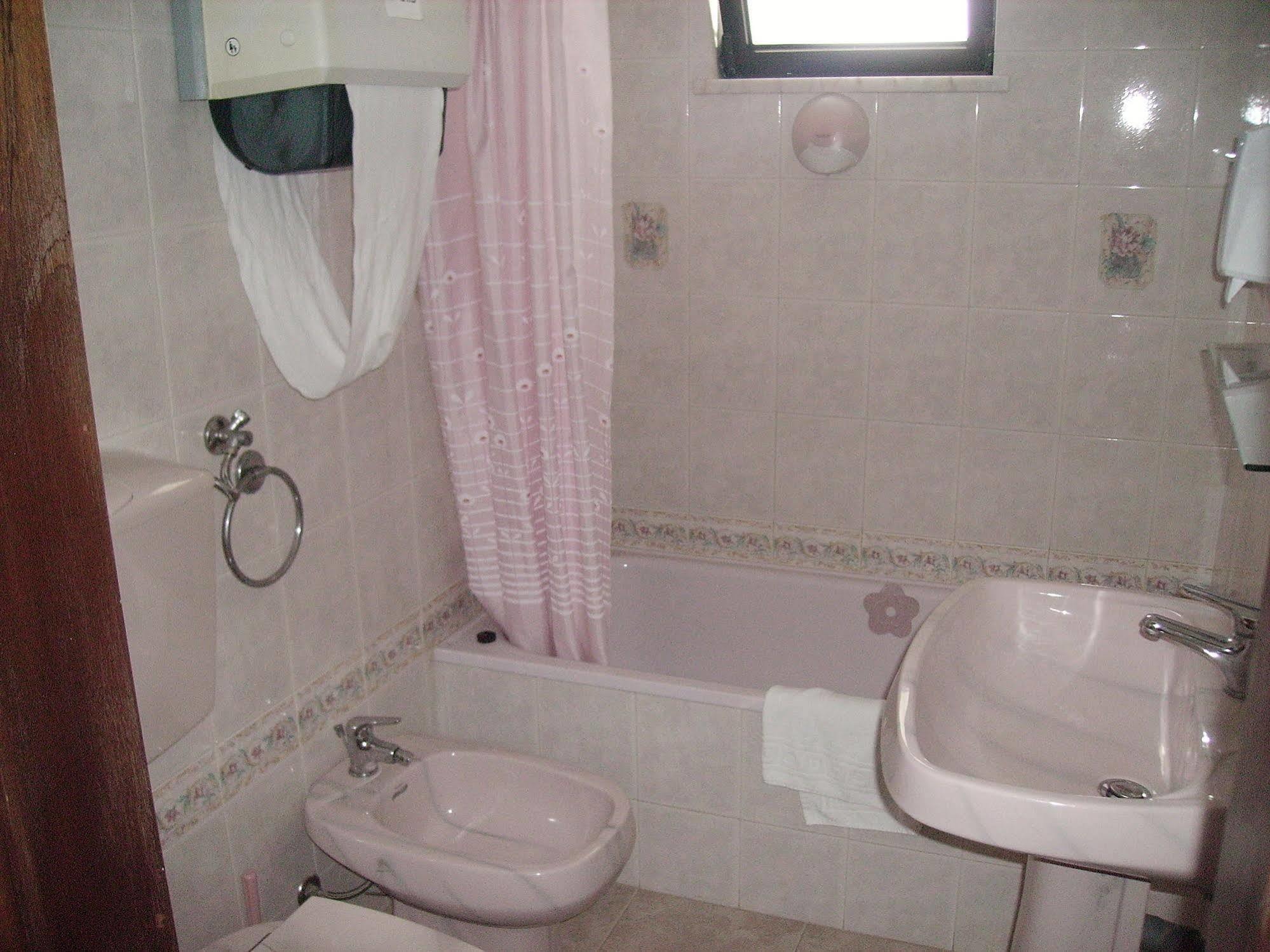 Hostel Sunny House Lagos Exterior foto