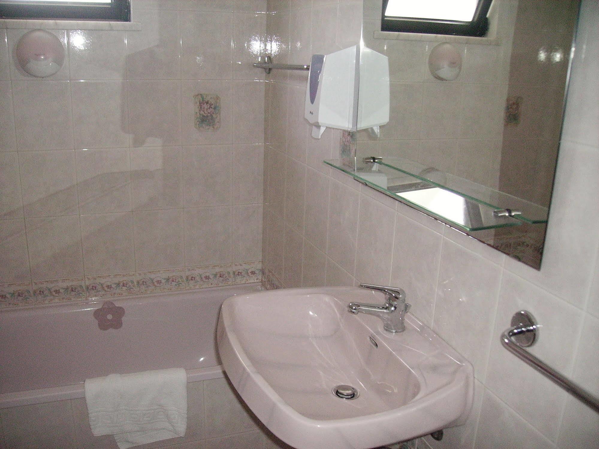 Hostel Sunny House Lagos Exterior foto