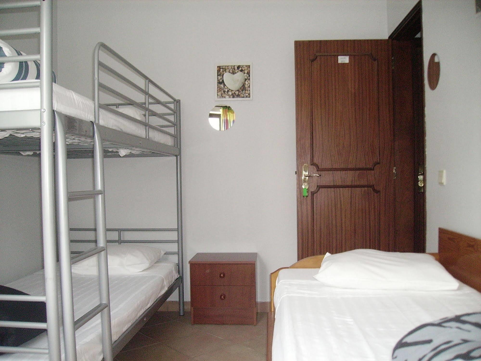 Hostel Sunny House Lagos Exterior foto